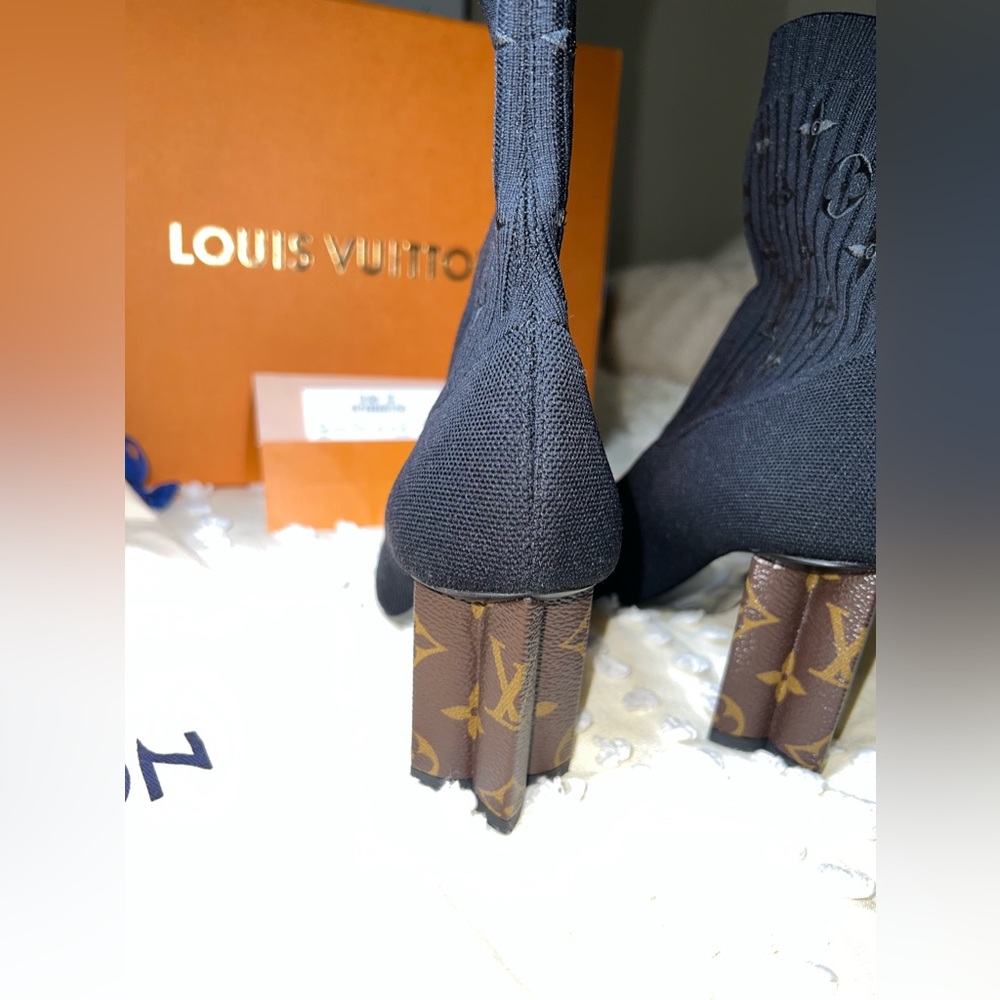 AUTHENTIC LOUIS VUITTON MONOGRAM SILHOUETTE ANKLE BOOTS - Picture 6 of 6